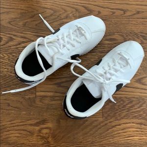 Nike sneakers size US 6Y